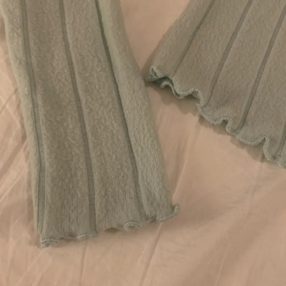 Cropped Ribbed Sweater - Picture 4 of 4